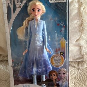 NIB🔥Disney Frozen 2, Light up Elsa Barbie Magical Swirling Adventure,Collector🎁